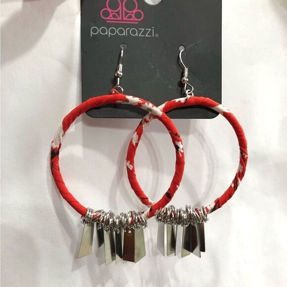 Paparazzi Red & White Garden Chimes Earrings (a)34 - Picture 4 of 8